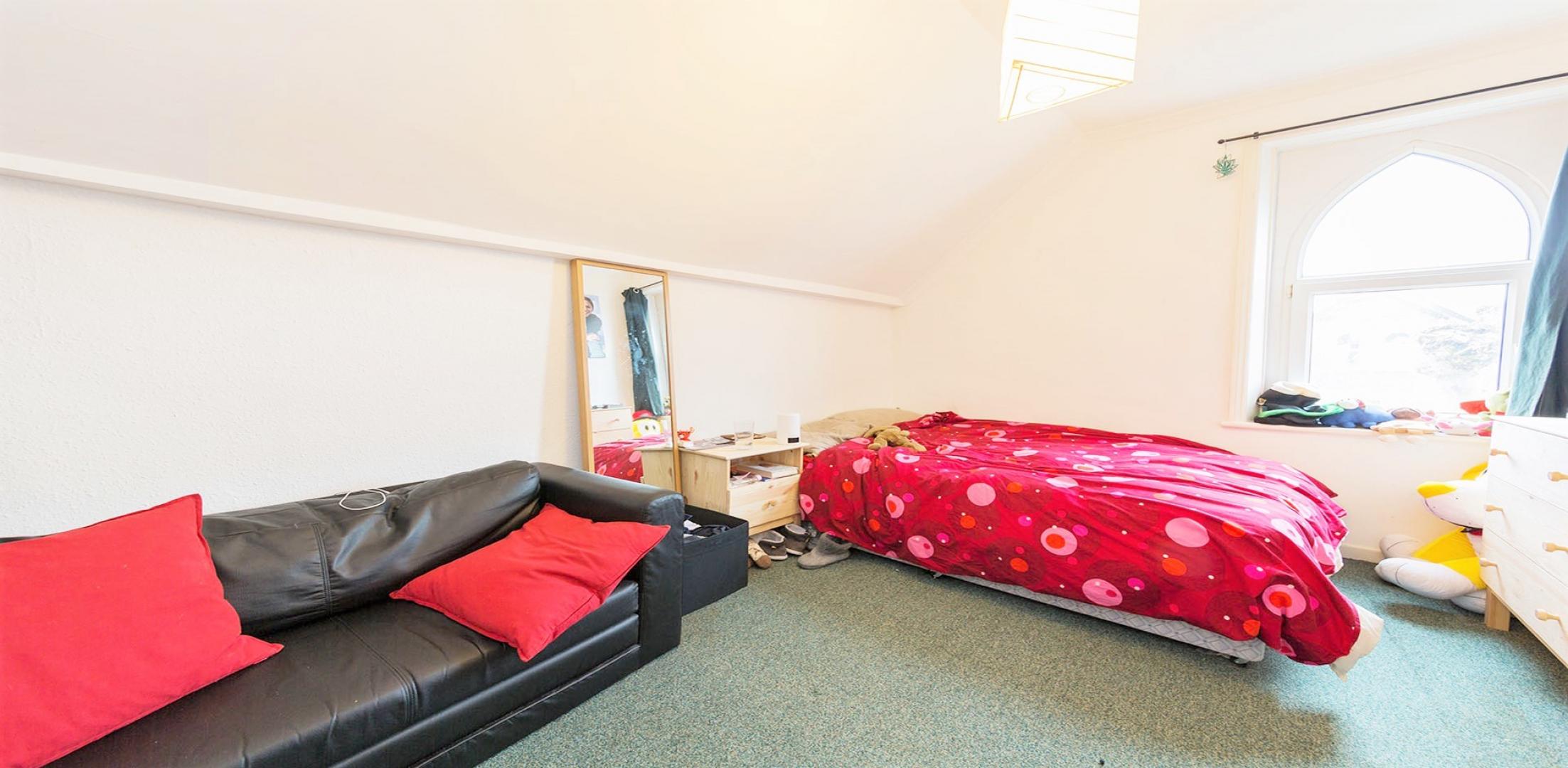 			LET, 1 Bedroom, 1 bath, 1 reception Flat			 Victoria Road, QUEENS PARK